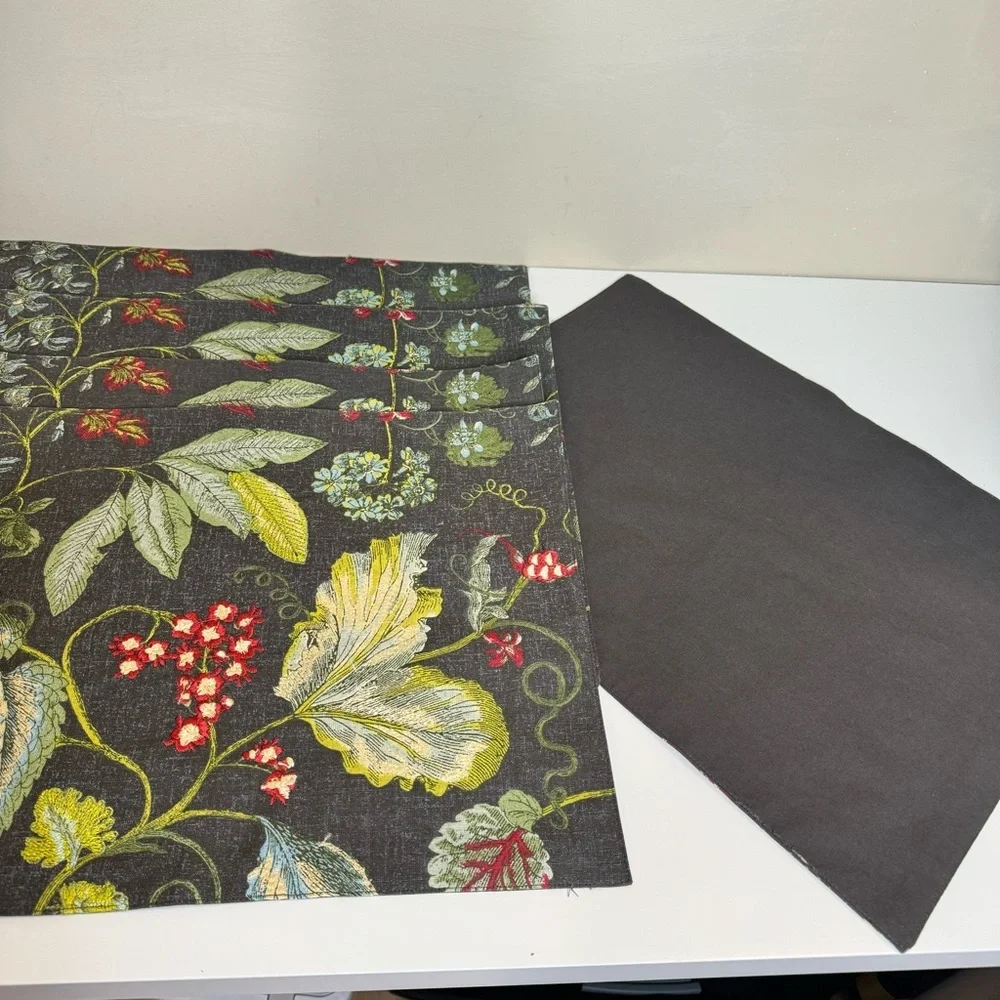 Set of 5 embroidered placemats